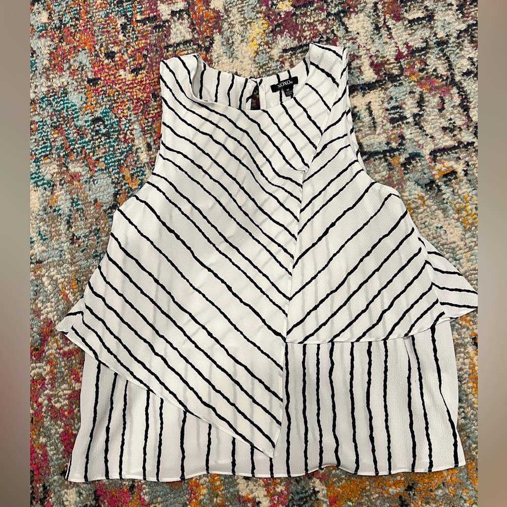 Black and white gauzy top